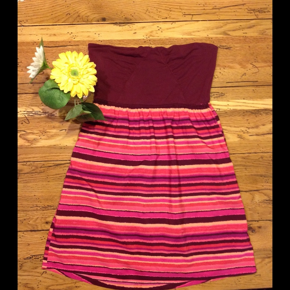 ROXY strapless dress.